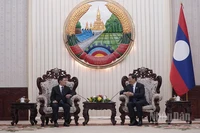 Phó Thủ tướng Hồ Đức Phớc hội kiến Thủ tướng Chính phủ Lào Sonexay Siphandone. (Ảnh: DUY TOÀN)