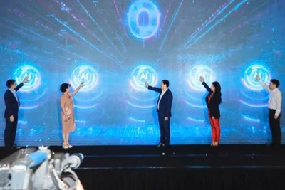 Các đại biểu ấn nút khởi động cuộc thi.