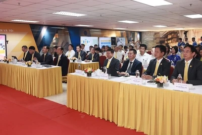 Các đại biểu tham dự buổi lễ.