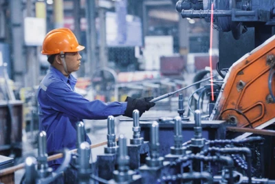 Hoạt động sản xuất tại Công ty TNHH thép Hòa Phát, tỉnh Hưng Yên.