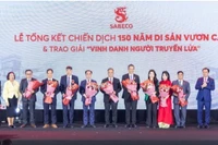 Các cá nhân được vinh danh "Người có khả năng kết nối nguồn lực xã hội".
