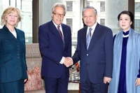 Tổng Bí thư Tô Lâm và Phu nhân tiếp Công tước xứ Richmond Charles Gordon-Lennox và Phu nhân. (Ảnh: TTXVN)