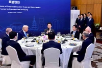 Chủ tịch nước Lương Cường dự tiệc tối chào mừng các nhà lãnh đạo APEC.