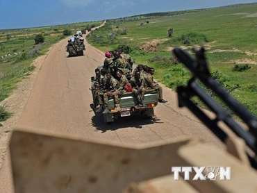 Binh sĩ Somalia tuần tra. (Ảnh: AFP/TTXVN)