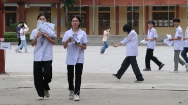 Thí sinh tại Điểm thi Trường THPT thành phố Cao Bằng (Cao Bằng) sau giờ thi môn Ngữ văn. (Ảnh: Báo Cao Bằng)