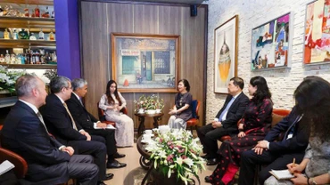 Quang cảnh buổi tiếp. (Ảnh: VIẾT CHUNG)