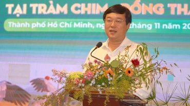 Ủy viên Trung ương Đảng, Bí thư Tỉnh ủy Đồng Tháp Lê Quốc Phong phát biểu tại chương trình. (Ảnh: HỮU NGHĨA)