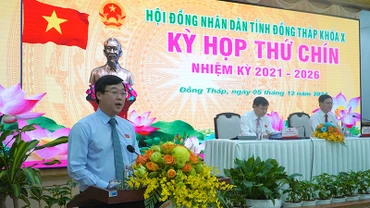 Ủy viên Trung ương Đảng, Bí thư Tỉnh ủy Đồng Tháp Lê Quốc Phong phát biểu tại kỳ họp. (Ảnh: HỮU NGHĨA)