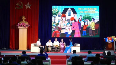 Các diễn giả tham gia thảo luận bàn tròn với chủ đề: "Thanh niên sống khỏe".