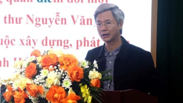 Trưởng Ban Tuyên giáo Tỉnh ủy Hưng Yên Đào Hồng Vận phát biểu đề dẫn hội thảo "Vận dụng quan điểm đổi mới của Tổng Bí thư Nguyễn Văn Linh trong công cuộc xây dựng, phát triển tỉnh Hưng Yên. 
