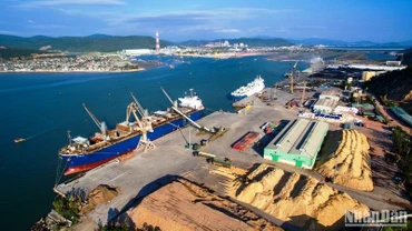 Một góc lợi thế cảng biển ở Khu kinh tế Nghi Sơn.