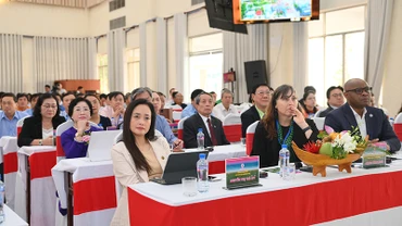 Đại biểu dự Tọa đàm “Hội quán đồng hành cùng sự phát triển kinh tế-xã hội địa phương”.