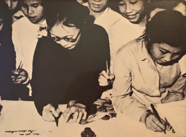 Đăng ký thực hiện phong trào "Ba đảm đang". (Nguồn: Bảo tàng Phụ nữ Việt Nam)
