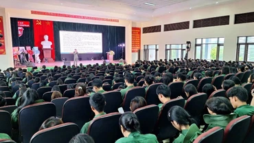 Sinh viên Đại học Huế tham gia chương trình tập huấn “Kỹ năng sử dụng mạng xã hội an toàn và ma túy học đường”.