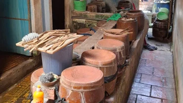 Hiện trường sản xuất giá đỗ chui. (Ảnh: Công an cung cấp)