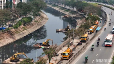 Việc làm sạch dòng sông sẽ góp phần giảm thiểu ô nhiễm cũng như tạo một vẻ đẹp mới cho Thủ đô Hà Nội.