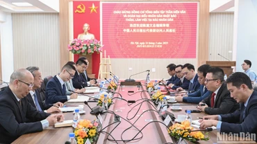 Quang cảnh buổi làm việc.