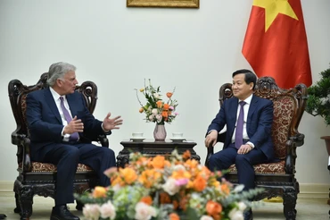 Phó Thủ tướng Lê Minh Khái tiếp Mục sư Franklin Graham, Chủ tịch Hiệp hội truyền giáo Billy Graham, Chủ tịch Tổ chức cứu trợ, truyền giáo cơ đốc quốc tế Samaritan' Purse. (Ảnh: VGP)