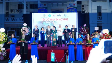 Các đại biểu tham dự lễ hội.