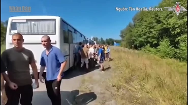 [Video] Ukraine, Nga tiếp tục trao đổi tù binh quy mô lớn