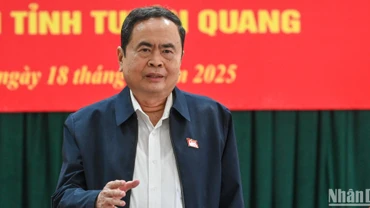 Chủ tịch Quốc hội Trần Thanh Mẫn phát biểu kết luận buổi làm việc với Ban Thường vụ tỉnh ủy Tuyên Quang.