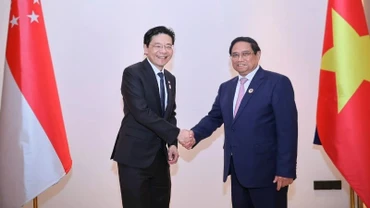 Thủ tướng Chính phủ Phạm Minh Chính và Thủ tướng Singapore Lawrence Wong hội đàm lần đầu tiên trong khuôn khổ cuộc gặp thường niên giữa hai Thủ tướng, nhân dịp dự Hội nghị Cấp cao ASEAN 44, 45, tháng 10/2024. (Ảnh: VGP)