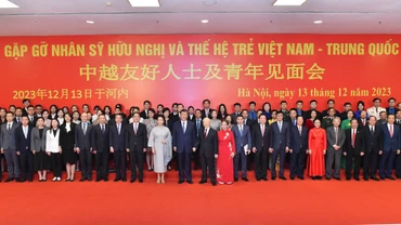 Tổng Bí thư Nguyễn Phú Trọng và Phu nhân, Tổng Bí thư, Chủ tịch Trung Quốc Tập Cận Bình và Phu nhân cùng các đại biểu tham dự Gặp gỡ nhân sĩ hữu nghị và thế hệ trẻ Việt Nam-Trung Quốc năm 2023. (Ảnh: nhandan.vn)