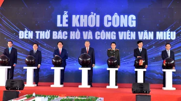 Tổng Bí thư Tô Lâm cùng các đại biểu thực hiện nghi thức khởi công Đền thờ Bác Hồ và công viên Văn Miếu.