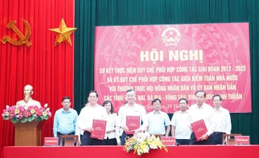 Tổng Kiểm toán Nhà nước Ngô Văn Tuấn và các đồng chí lãnh đạo tỉnh Bà Rịa-Vũng Tàu ký Quy chế phối hợp công tác.