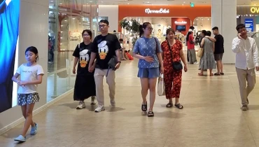 Thúc đẩy tiêu dùng là một trong những giải pháp quan trọng để tăng trưởng kinh tế. (Ảnh: PHƯƠNG ANH)