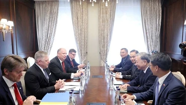 Tổng Bí thư Tô Lâm gặp Thủ tướng Slovakia Robert Fico. (Ảnh: Thống Nhất/TTXVN)