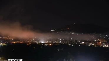 Khói bốc lên sau vụ không kích của Israel xuống thủ đô Damascus, Syria ngày 3/5. (Ảnh: THX/TTXVN)