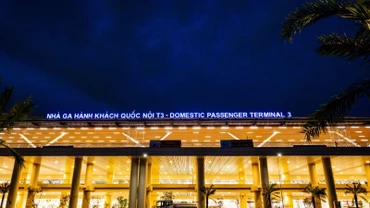 Nhà ga T3 sân bay quốc tế Tân Sơn Nhất đã hoàn thành 99% sau gần hai năm xây dựng. Công trình cơ bản hoàn thiện các hạng mục chính, sẽ được khánh thành sớm hơn kế hoạch hai tháng.