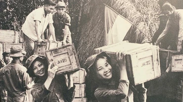 Vận chuyển vũ khí chi viện cho chiến trường miền nam trong Tổng tiến công Mậu Thân, năm 1968. (Ảnh: Bảo tàng Lịch sử Quân sự Việt Nam)