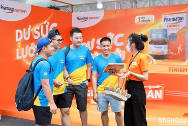 Các vận động viên tranh tài tại giải Salonpas HCMC Marathon 2023.