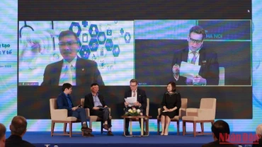 Các đại biểu trao đổi tại diễn đàn. 