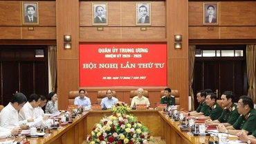 Tổng Bí thư Nguyễn Phú Trọng, Bí thư Quân ủy Trung ương cùng các đồng chí lãnh đạo Đảng và Nhà nước dự hội nghị. (Ảnh: TTXVN)