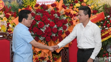 [Ảnh] Các cơ quan, đơn vị thăm và chúc mừng Báo Nhân Dân