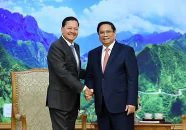 Thủ tướng Phạm Minh Chính đón Phó Thủ tướng Chính phủ Hoàng gia Campuchia Neth Savoeun.