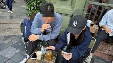 Tỷ lệ hút thuốc lá điện tử tăng cao trong giới trẻ ở Việt Nam. Ảnh: Hoàng Minh.