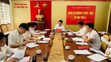 Kỳ họp 40 Ủy ban Kiểm tra Tỉnh ủy Quảng Ninh họp xem xét kỷ luật đảng viên vi phạm.