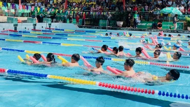 Huấn luyện bơi và kỹ năng bơi cứu đuối là một giải pháp quan trọng nhằm hạn chế tai nạn đuối nước cho trẻ em.