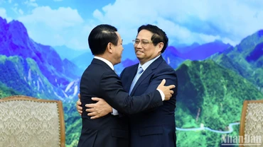 Thủ tướng Phạm Minh Chính đón Phó Thủ tướng, Bộ trưởng Ngoại giao Lào Saleumxay Kommasith.