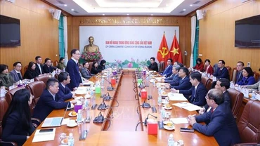 Đồng chí Lê Hoài Trung, Bí thư Trung ương Đảng, Trưởng Ban Đối ngoại Trung ương phát biểu chỉ đạo buổi làm việc. (Ảnh: Phương Hoa/TTXVN)