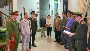 Cơ quan An ninh điều tra Công an thành phố Huế đã tống đạt quyết định khởi tố vụ án, khởi tố bị can, lệnh bắt bị can để tạm giam đối với đối tượng Nguyễn Xuân Bình.