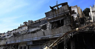Tòa nhà bị phá hủy sau cuộc không kích của Israel tại Damascus, Syria. (Ảnh: THX/TTXVN)