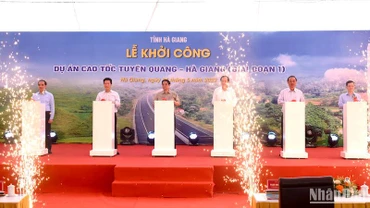 [Ảnh] Thủ tướng Phạm Minh Chính dự Lễ khởi công Dự án cao tốc Tuyên Quang-Hà Giang giai đoạn 1