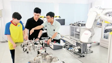 Đào tạo nguồn nhân lực ngành tự động hóa tại Trung tâm đào tạo Khu Công nghệ cao Thành phố Hồ Chí Minh. (Ảnh: DUY KHÁNH)