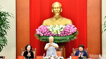 Tổng Bí thư Nguyễn Phú Trọng và các đại biểu dự cuộc gặp mặt Nhóm nữ đại biểu Quốc hội Việt Nam khóa XV. 