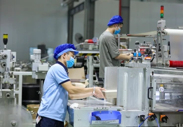 Sản xuất các mặt hàng văn phòng phẩm tại Công ty TNHH Deli Việt Nam ở Khu công nghiệp Yên Phong, tỉnh Bắc Ninh. Ảnh: DUY ĐĂNG.